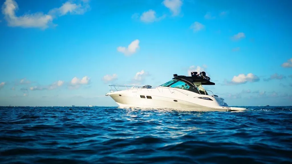 Botel Yacht Cancun Rent & Tours Hotel Mexico