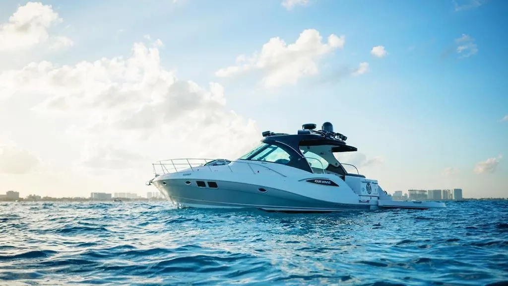 Yacht Cancun Rent & Tours Hotel